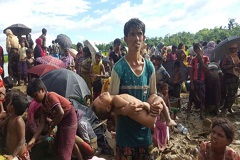 আবহাওয়া ও অনাহারে অসুস্থ হচ্ছে পালংখালির রোহিঙ্গারা